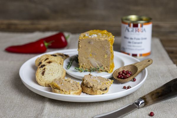 Bloc de foie gras de canard avec morceaux de au piment d'Espelette