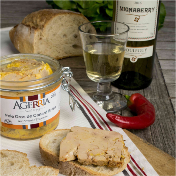 Foie Gras de Canard Entier au Piment d'Espelette, une spécialité du Pays Basque Foie Gras de Canard Entier au Piment d'Espelette